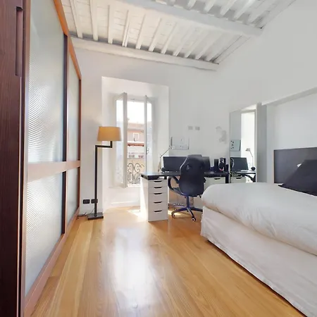 Apartment Pantheon With Secret Terrace